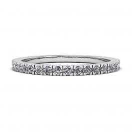 Klassischer, zierlicher Diamant-Eternity-Ring