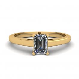 Klassischer Diamant-Solitärring im Smaragdschliff aus Gelbgold