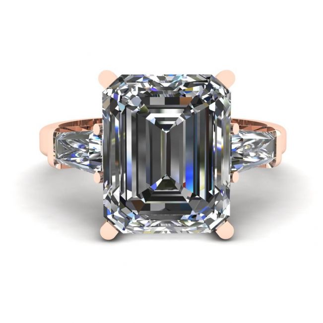 Drei-Stein-Verlobungsring aus Smaragd und Baguette-Diamant aus Roségold