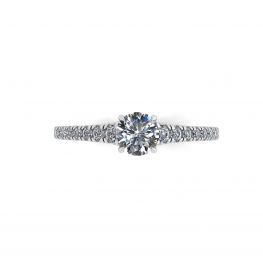 Diamantring mit Seitenpflaster Diamantring mit Seitenpflaster