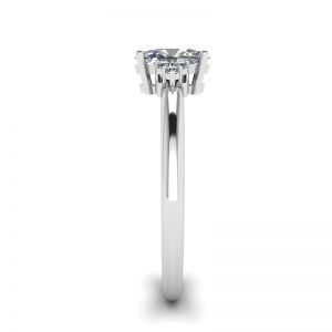 Ovaler Diamantring mit drei seitlichen Diamanten - Foto 2