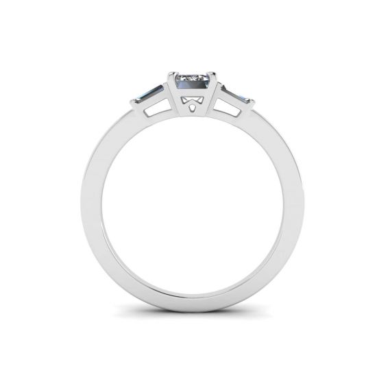 Ring mit Smaragdschliff und seitlichem Baguette-Diamant,  Bild vergrößern 2