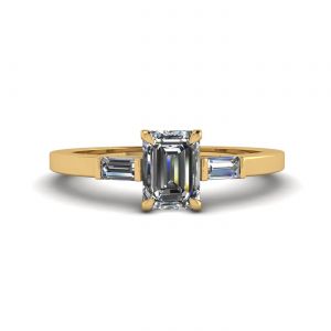 Ring mit Smaragdschliff und seitlichem Baguette-Diamant, Gelbgold