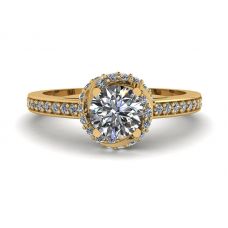 Goldener Ring mit Diamanten