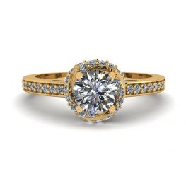 Goldener Ring mit Diamanten