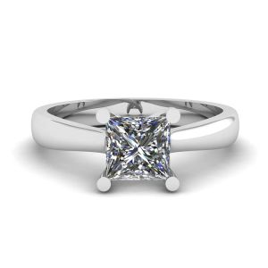 Ring mit quadratischem Diamant