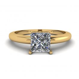 Einfacher Solitärring im Princess-Schliff aus Gelbgold