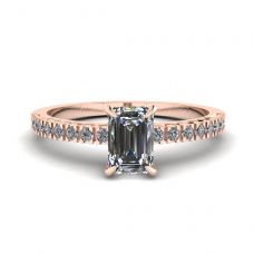 Ring aus 18-karätigem Roségold mit Diamant im Smaragdschliff