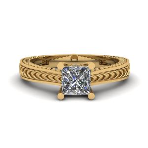 Orientalischer Diamantring im Princess-Schliff aus 18 Karat Gelbgold