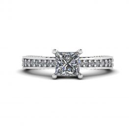 Diamantring im orientalischen Stil im Prinzessschliff mit Pavé