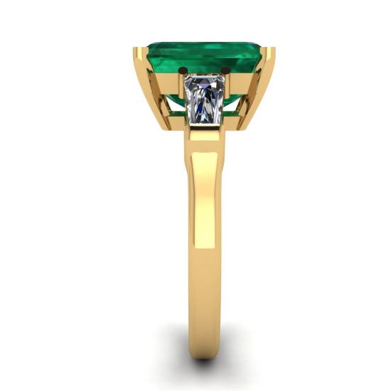 3 Karat Smaragd-Ring mit seitlichen Diamanten im Baguette-Gelbgold, More Image 1