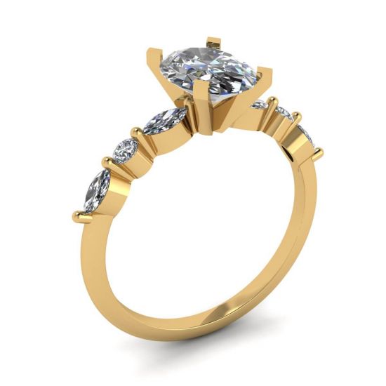 Ovaler Ring mit seitlichem Marquise-Diamant und runden Steinen aus Gelbgold,  Bild vergrößern 4