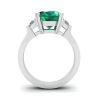 Ring mit ovalem Smaragd und halbmondförmigen Diamanten an der Seite, Bild 2