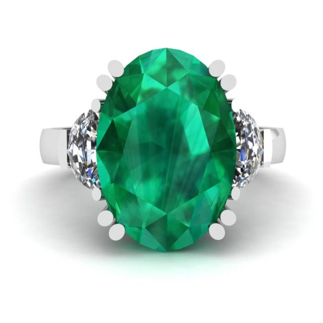 Ring mit ovalem Smaragd und halbmondförmigen Diamanten an der Seite