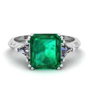 Ring mit 3,31 Karat Smaragd und seitlichen Billionendiamanten