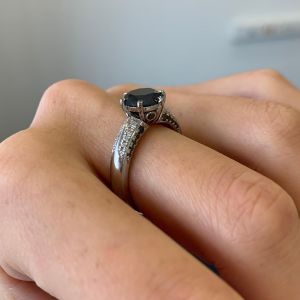 Schwarzer Diamant mit 6 Zinken und zweifarbigem Pavé-Ring aus Gelbgold - Foto 4