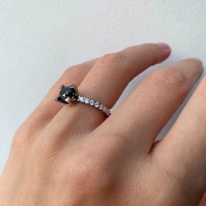 Runder schwarzer Diamantring mit seitlicher und versteckter Pavé-Fassung - Foto 6