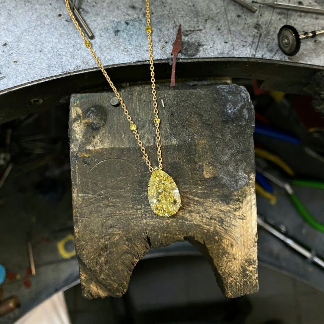 Birnenförmige Halskette mit ausgefallenen gelben Diamanten aus Roségold - Foto 2