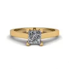 Diamantring im Prinzessschliff aus 18 Karat Gelbgold