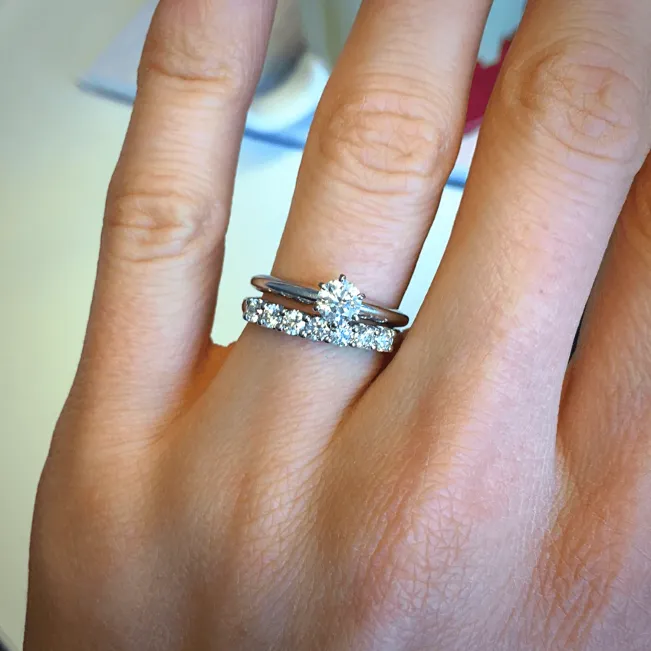 Ewiger Diamantring mit sieben Steinen aus 18 Karat Weißgold - Foto 4