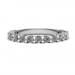 Ring mit 17 Diamanten aus 18 Karat Weißgold