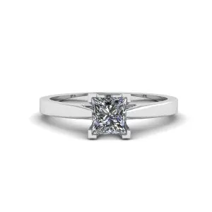 Futuristischer Diamantring im Princess-Schliff