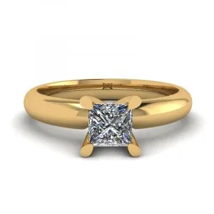 Gelbgoldring mit Diamant im Prinzessschliff