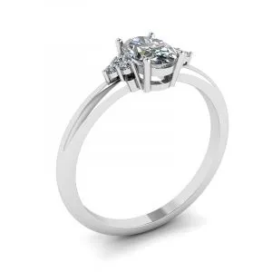 Ovaler Diamantring mit drei seitlichen Diamanten - Foto 3