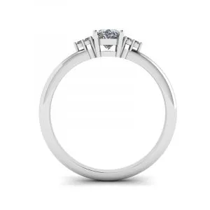 Ovaler Diamantring mit drei seitlichen Diamanten - Foto 1