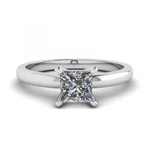 Diamantring im Prinzessschliff
