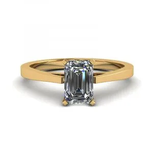 Futuristischer Diamantring im Smaragdschliff aus 18 Karat Gelbgold