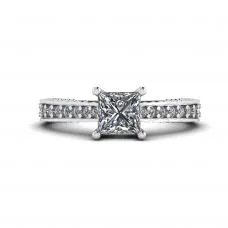 Diamantring im orientalischen Stil im Prinzessschliff mit Pavé