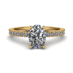 Ovaler Diamantring mit Pavé-Pavé in Gelbgold