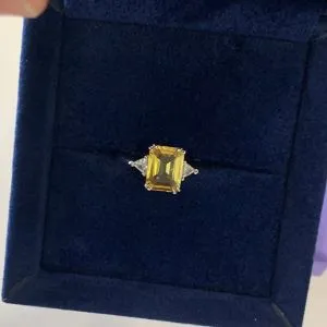 Gelber Saphirring im Smaragdschliff, Weißgold - Foto 4