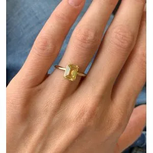 2 Karat gelber Saphirring im Smaragdschliff aus Weißgold - Foto 4