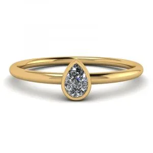 Kleiner Ring mit Birnendiamant La Promesse aus Gelbgold